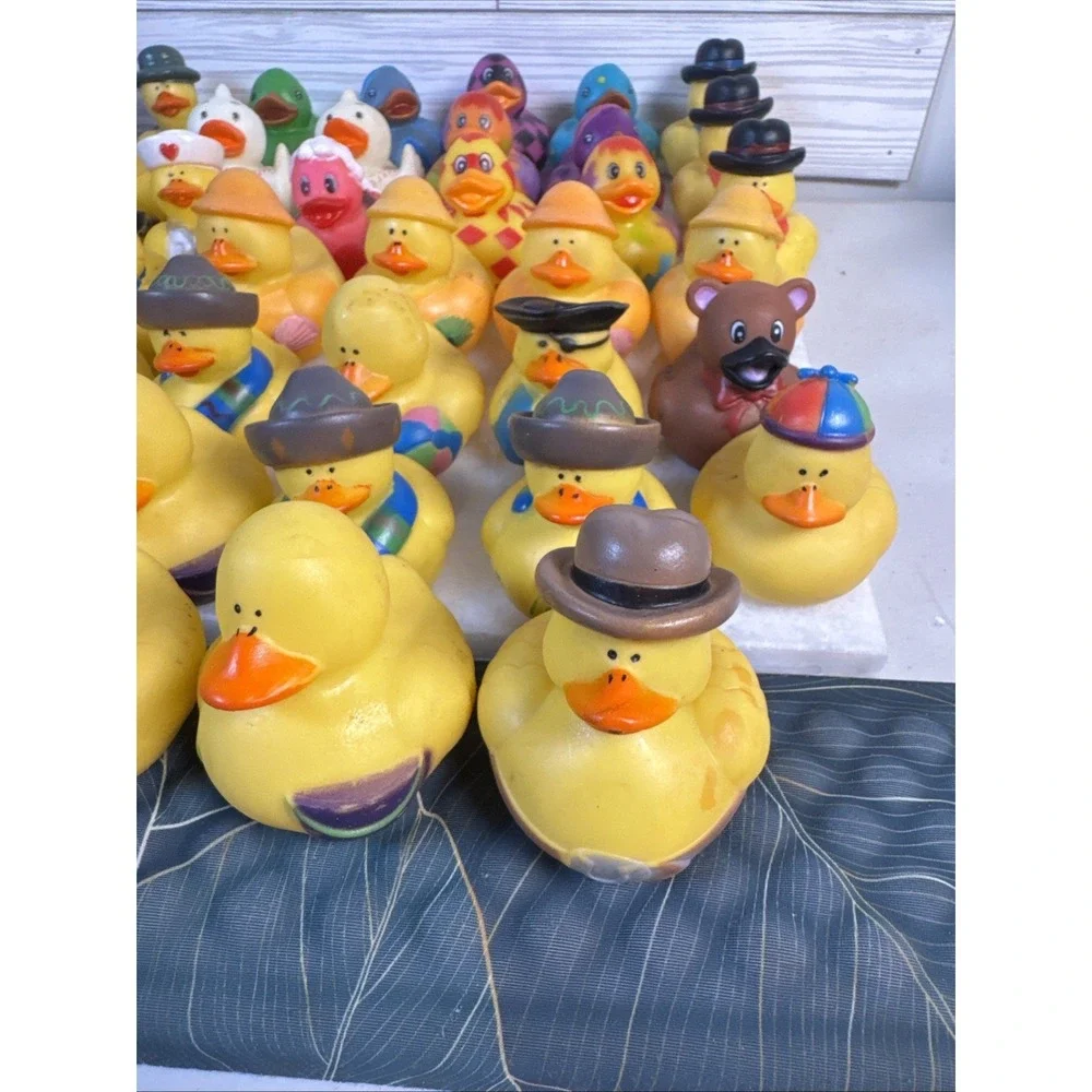 40 RUBBER DUCKS LOT ASSORTMENT DUCKIES JEEP DUCKING FLOATER BATH TOY FUN DUCK